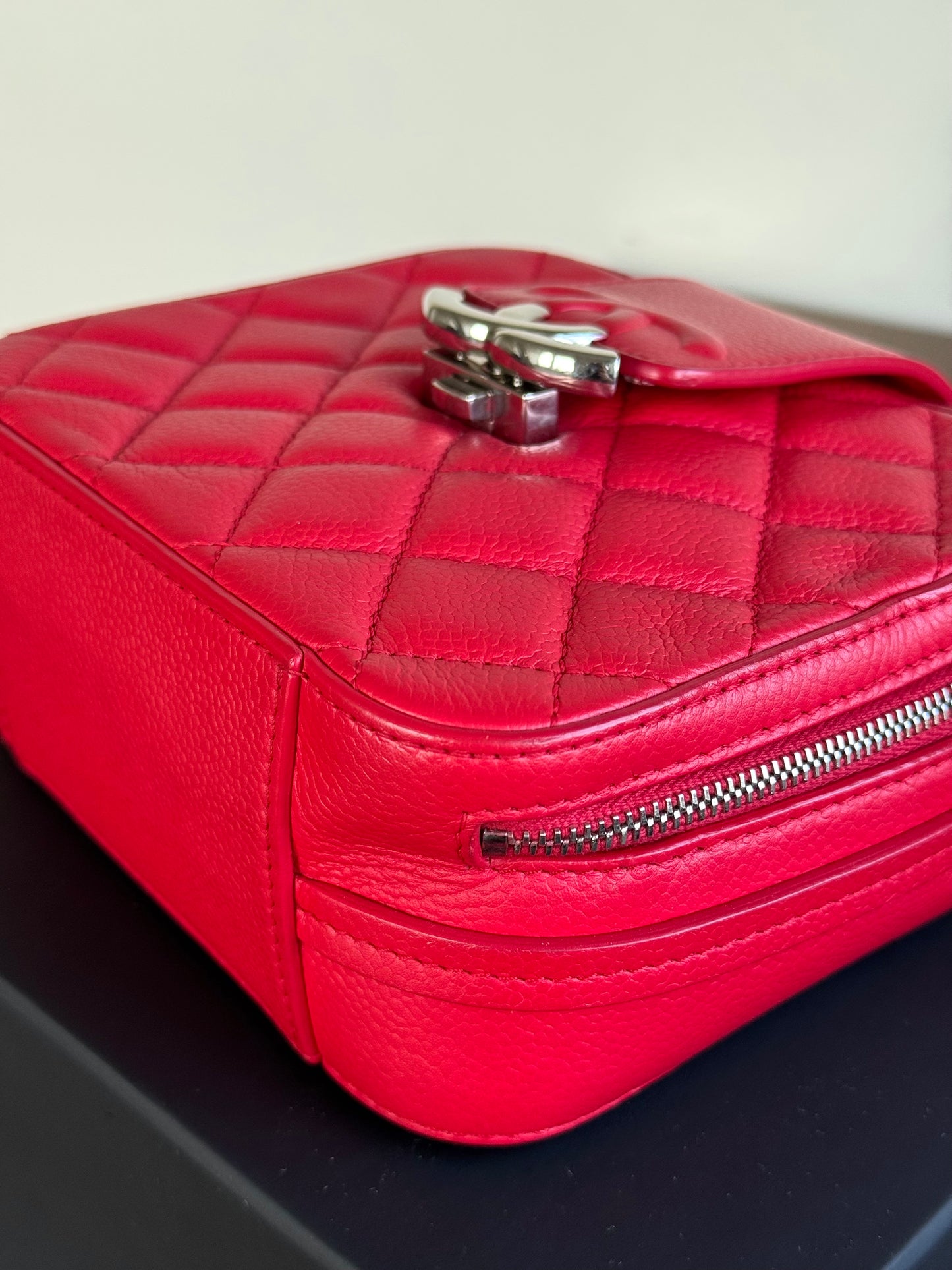 Pre-owned Chanel CC Box Mini Red Leather Camera Bag