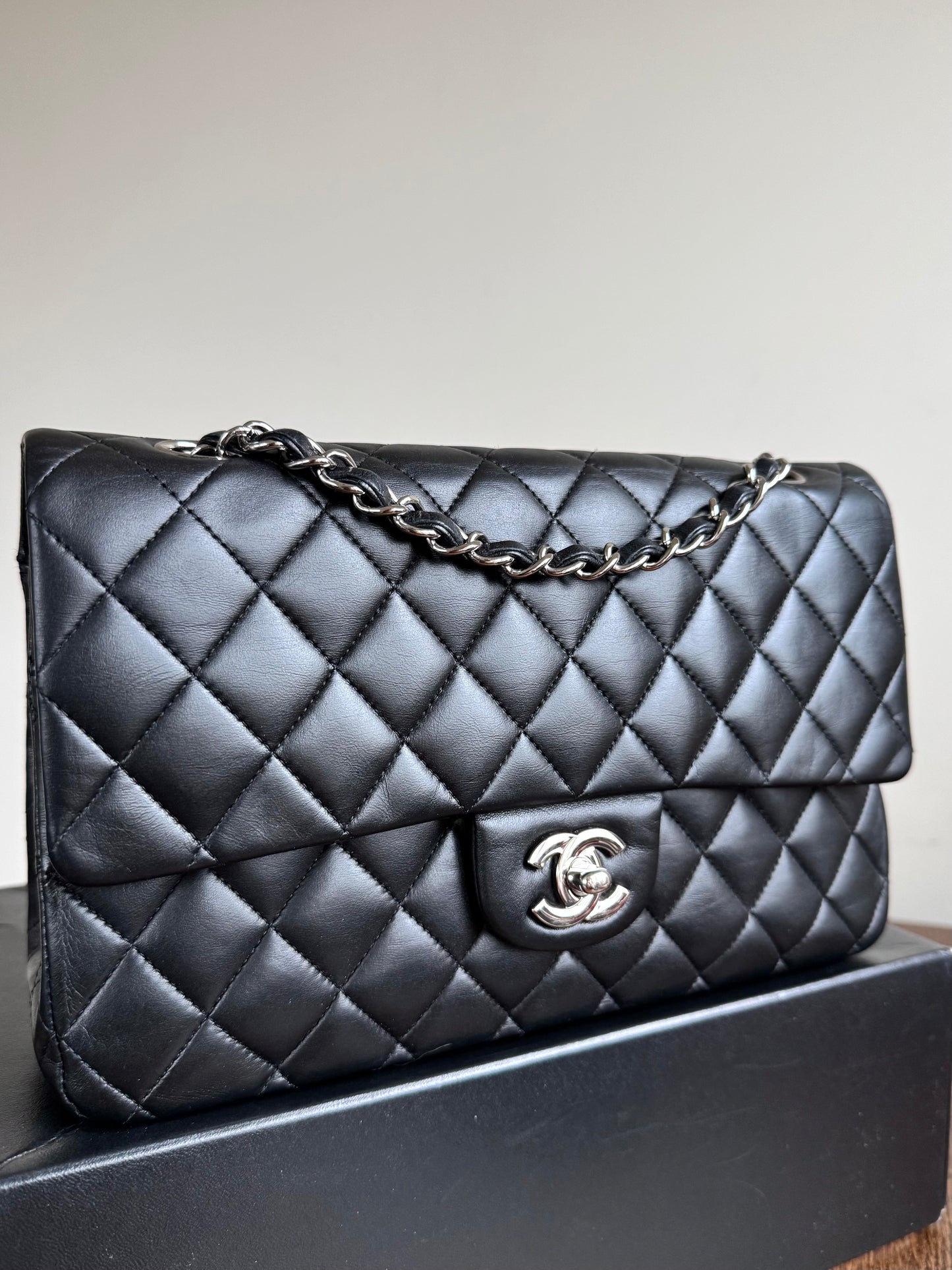 Pre-owned Chanel Timeless Classic Medium Black Lambskin Flap Bag