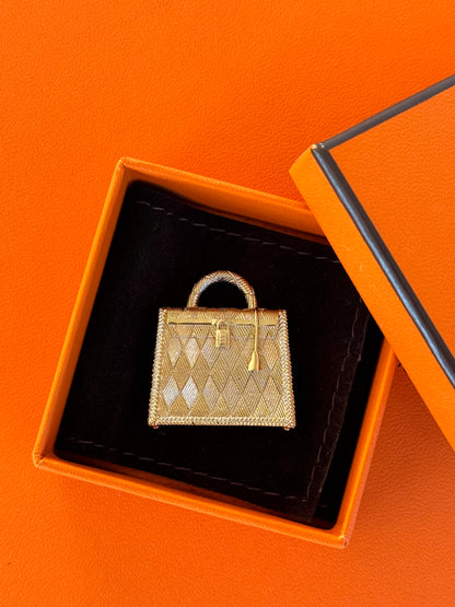 Pre-owned Hermès Curiosity Kelly Gold Pendant Necklace Charm