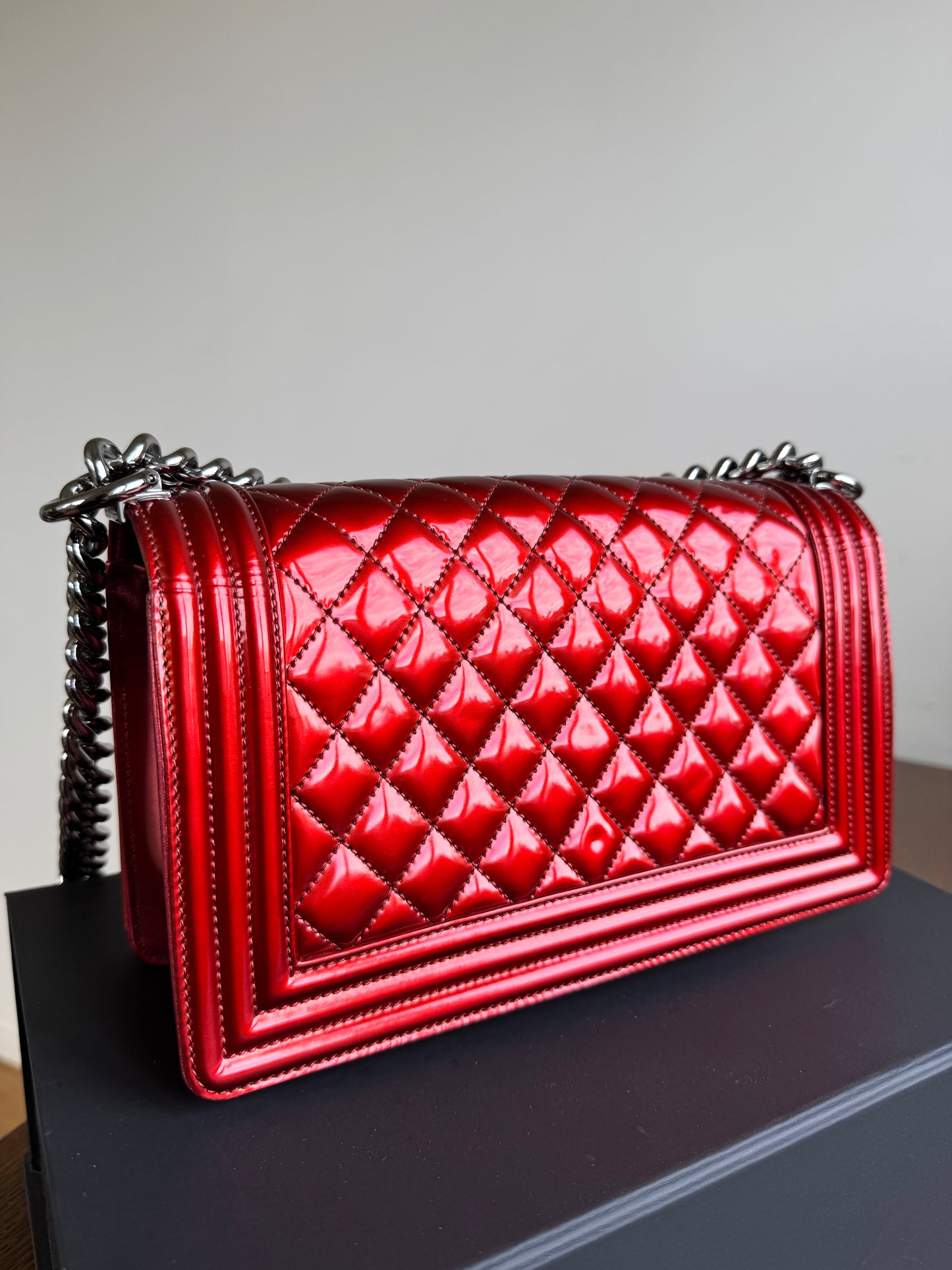 Pre-owned Chanel Boy Medium Metallic Red Patent Leather Bag