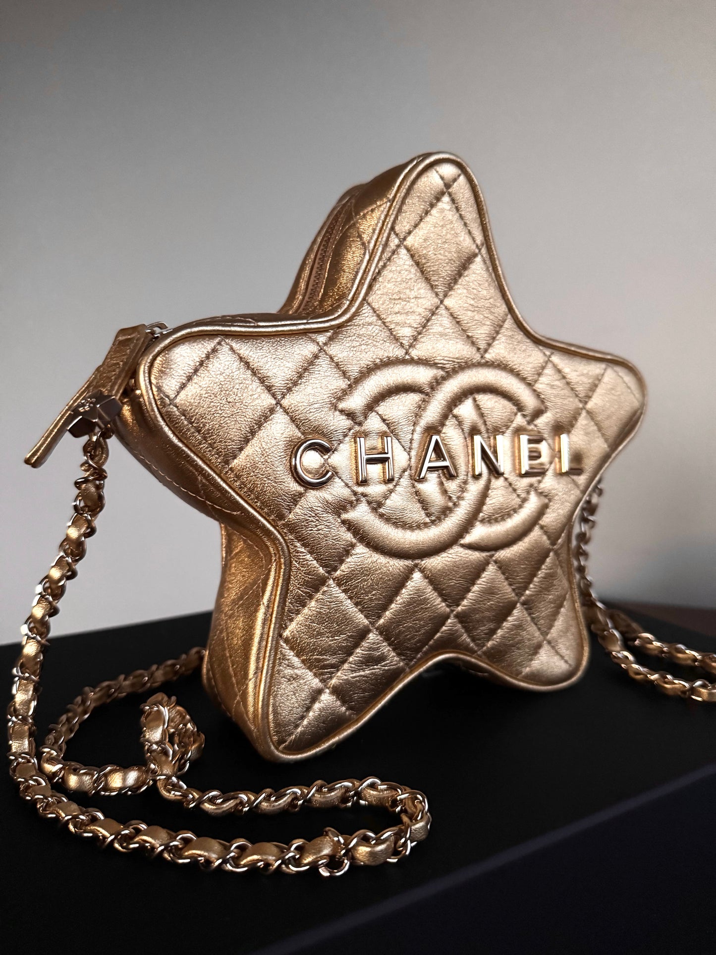 Pre-owned Chanel Walk Of Fame Metallic Gold Leather Bag