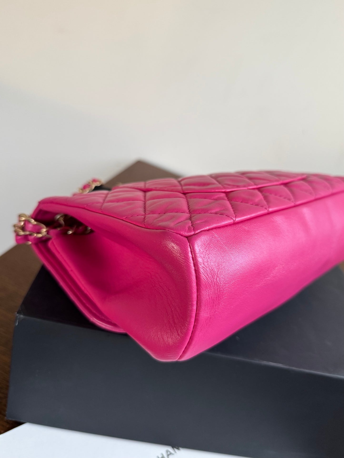 Pre-owned Chanel Paris-Seoul Mademoiselle Chic Medium Pink Leather Bag