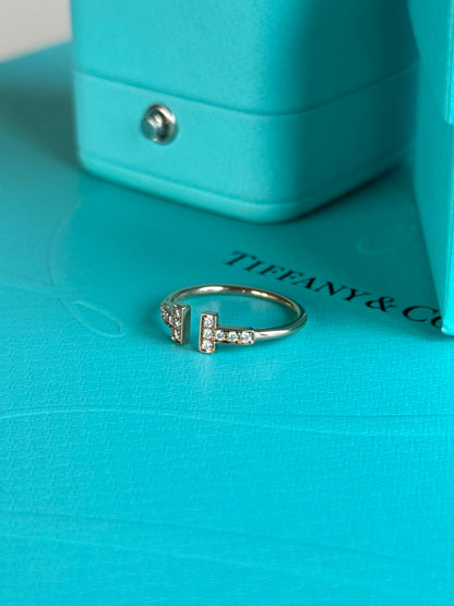 Pre-owned Tiffany & Co. T Diamond 18k Gold Wire Ring