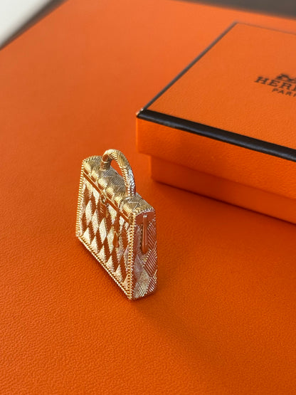 Pre-owned Hermès Curiosity Kelly Gold Pendant Necklace Charm