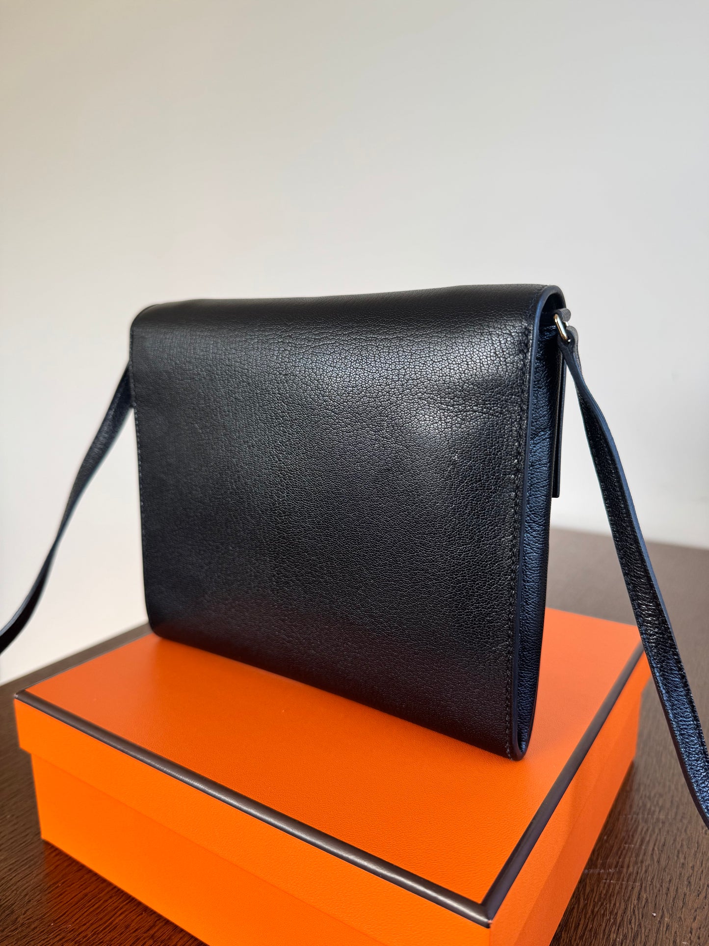 Pre-owned Hermès Cinhetic To Go Black Chèvre Mysore Bag