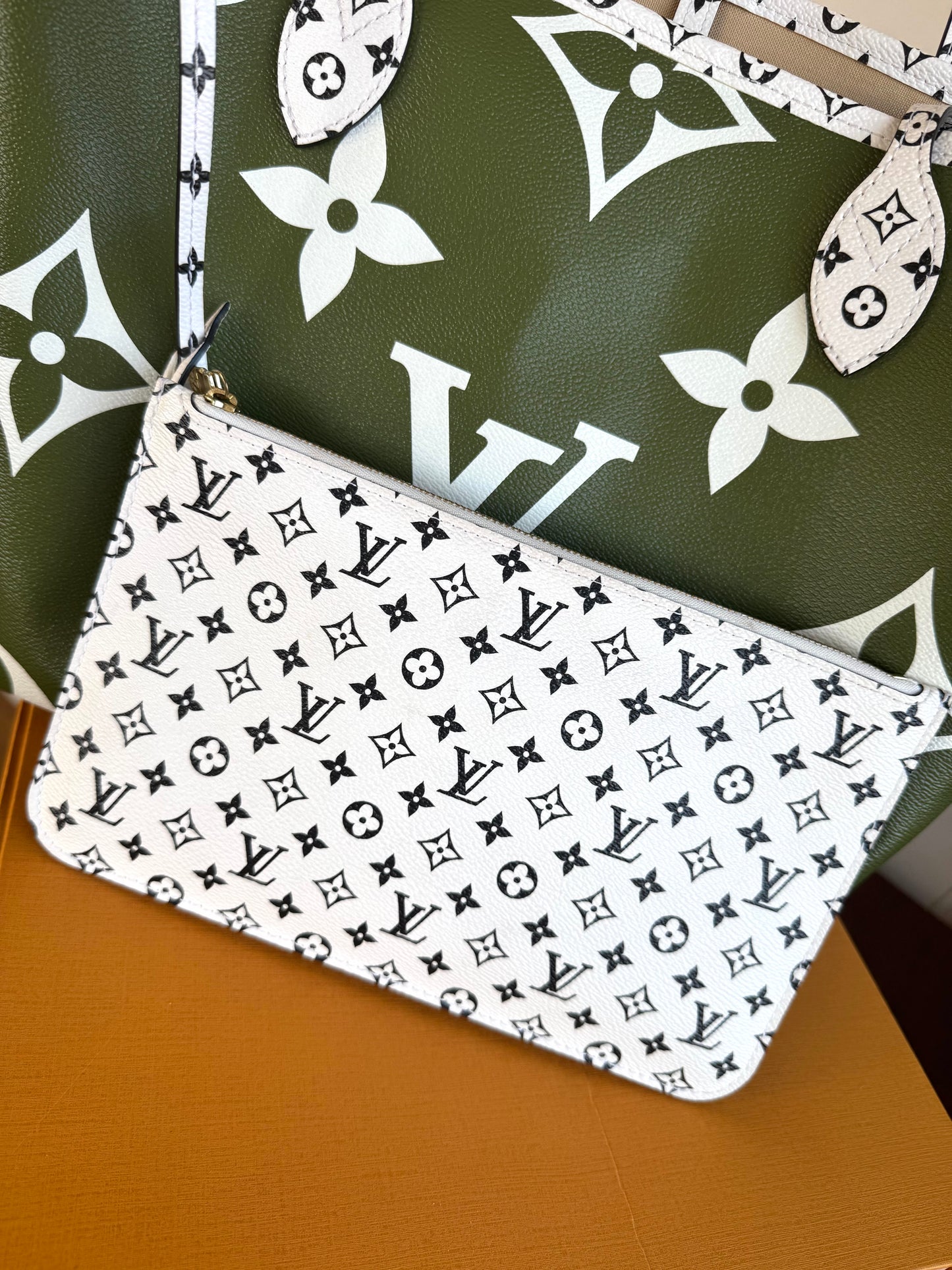 Pre-owned Louis Vuitton Neverfull MM Monogram Giant Kaki Tote Bag