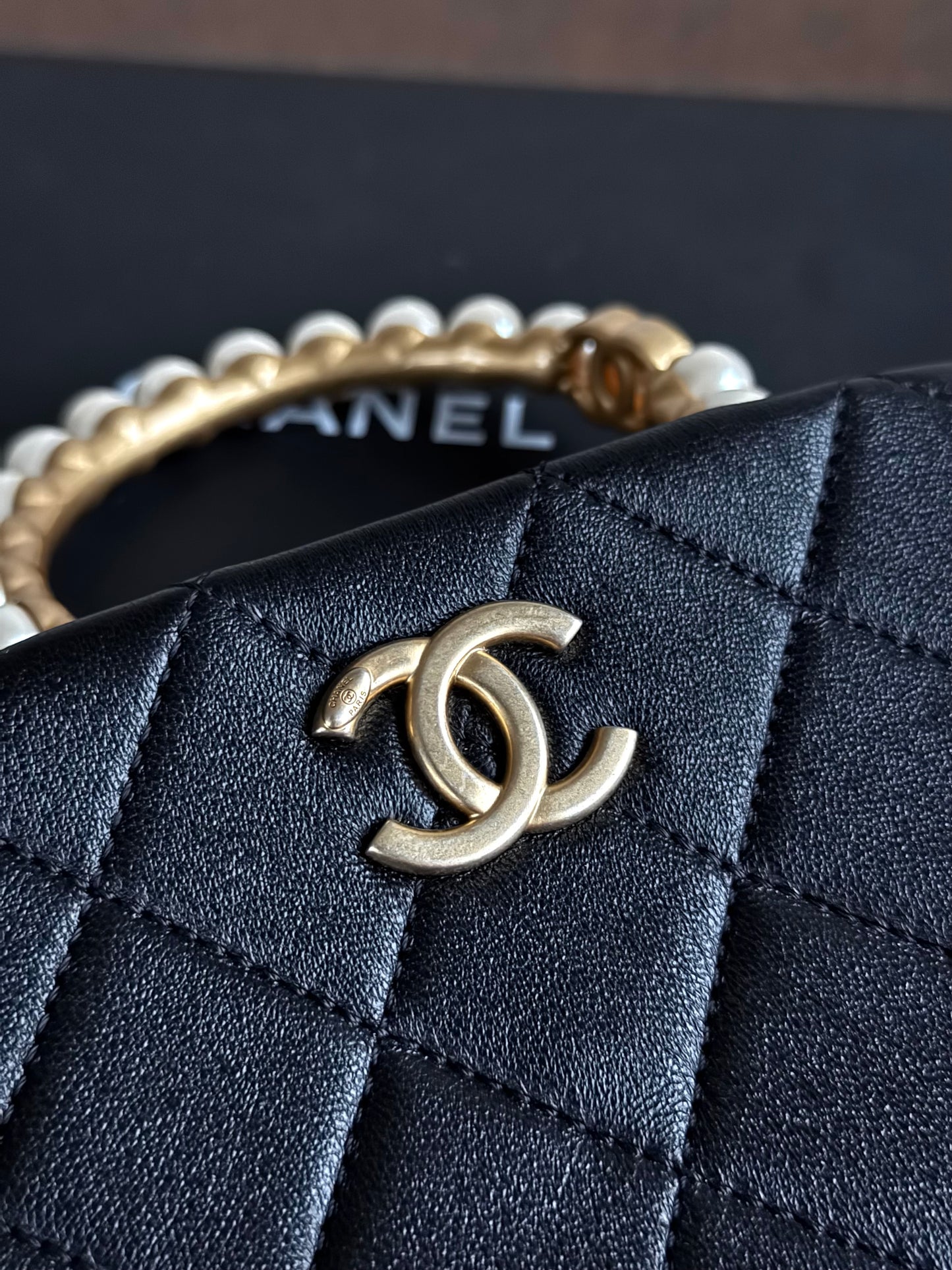 Pre-owned Chanel Black Lambskin Pearl Crown Handle Bag