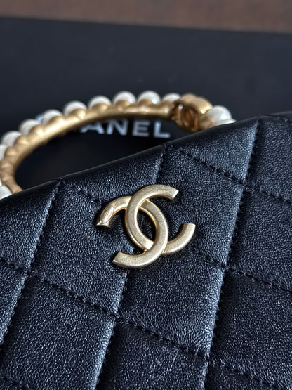 Pre-owned Chanel Black Lambskin Pearl Crown Handle Bag