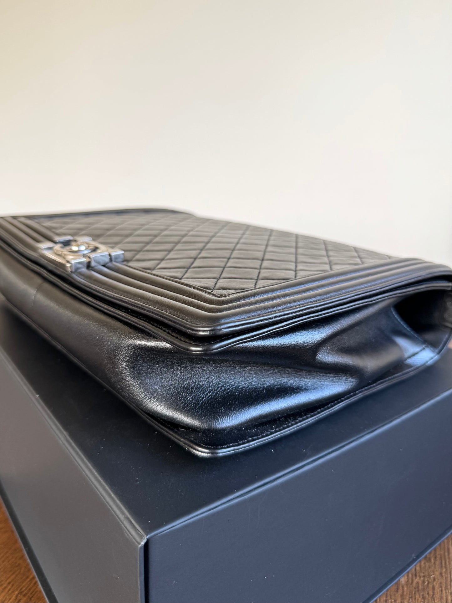 Pre-owned Chanel Boy Maxi Black Leather Flap Bag