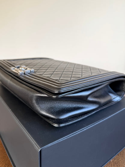 Pre-owned Chanel Boy Maxi Black Leather Flap Bag