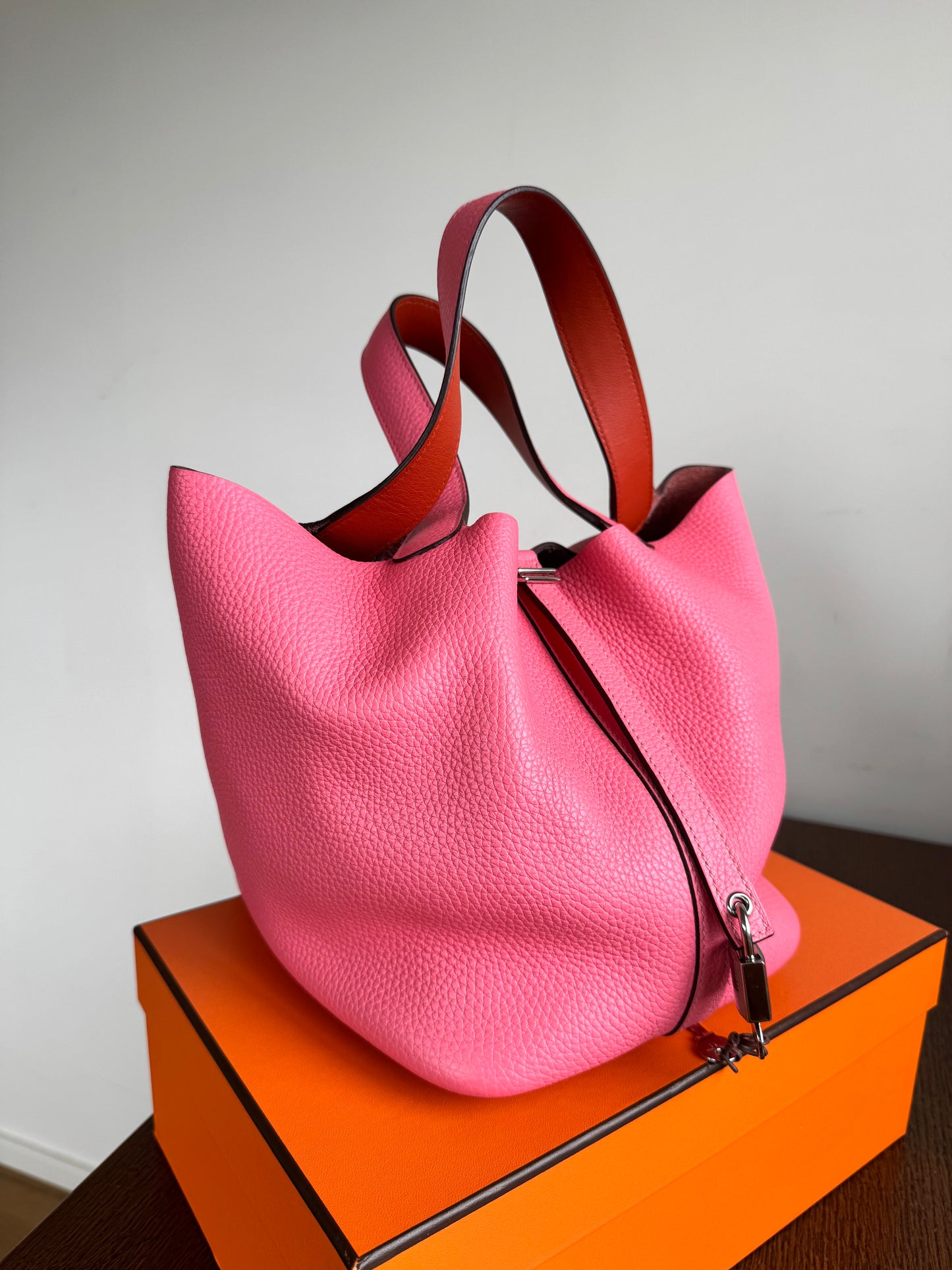 Pre-owned Hermès Picotin 22 Rose Azalee Clemence Handbag