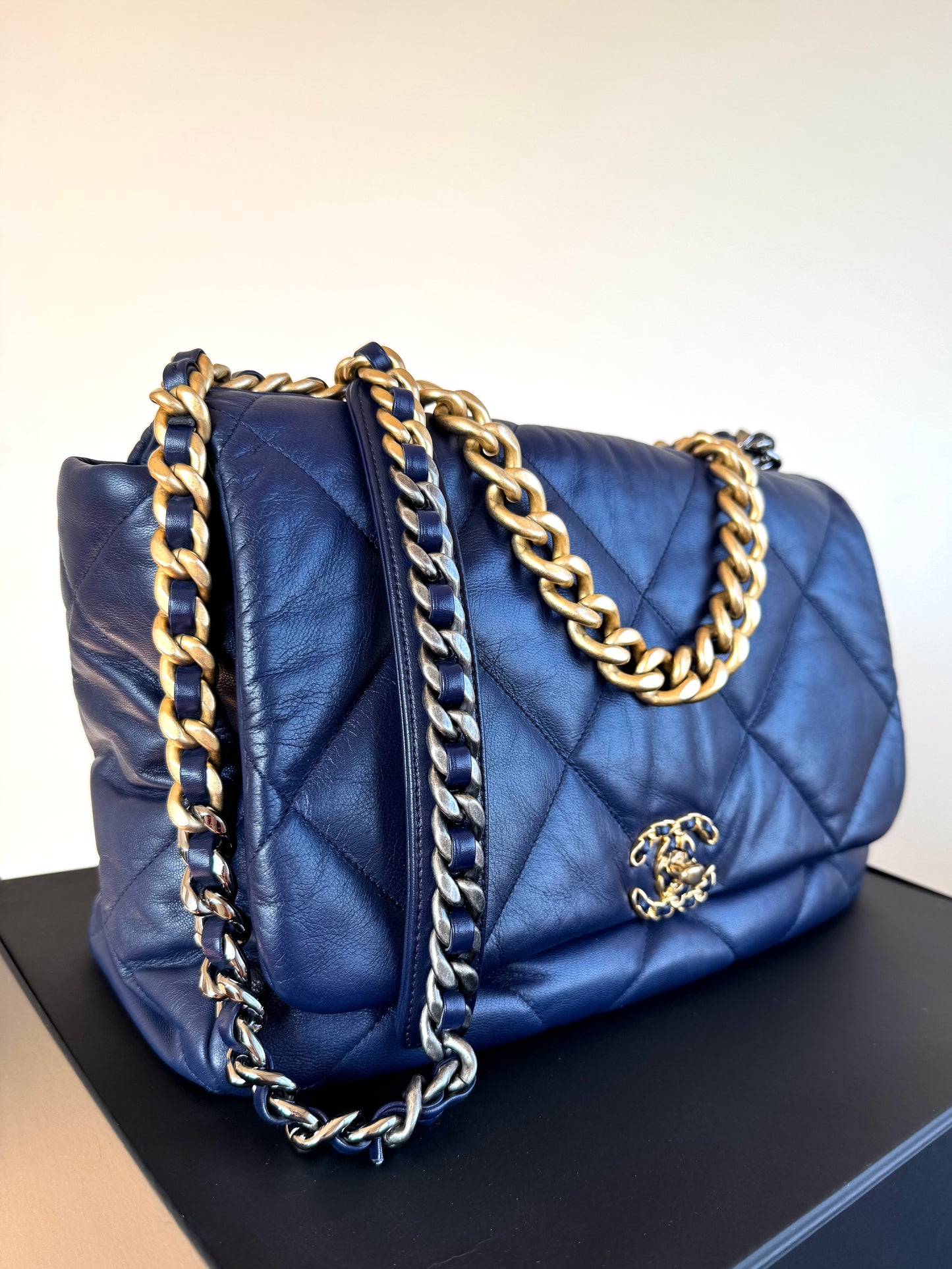 Pre-owned Chanel 19 Maxi Navy Lambskin Flap Bag