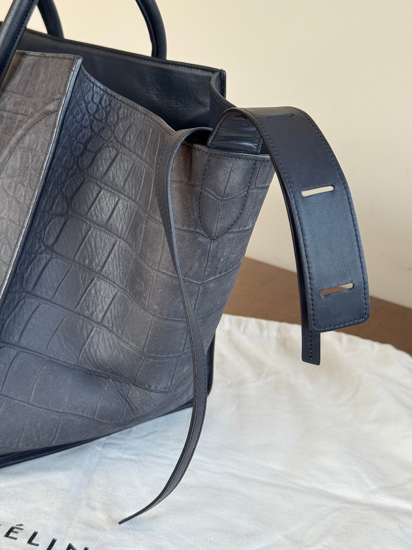 Pre-owned Céline Luggage Phantom Medium Dark Grey Crocodile Embossed Leather Tote Bag