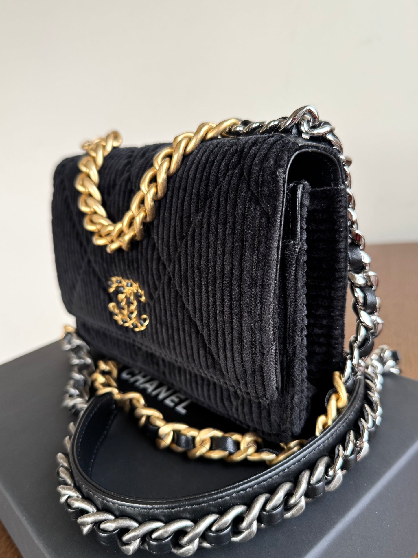 Pre-owned Chanel 19 Wallet On Chain Corduroy Black Bag
