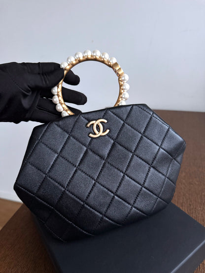 Pre-owned Chanel Black Lambskin Pearl Crown Handle Bag