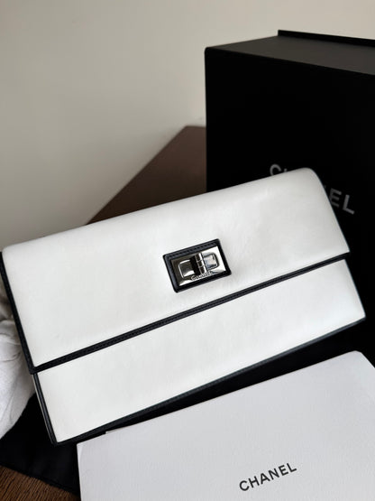 Pre-owned Chanel Mademoiselle East West White Leather Bag