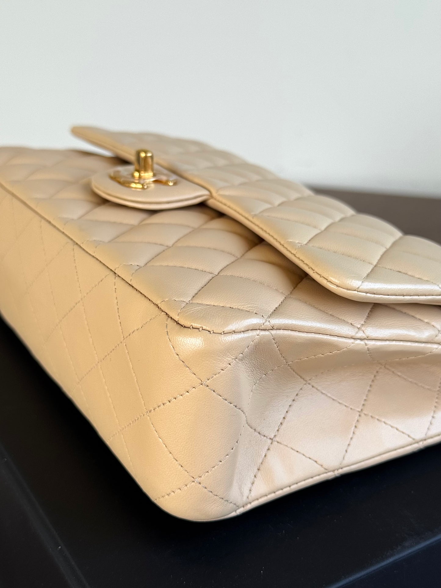 Pre-owned Chanel Timeless Classic Medium Beige Lambskin Flap Bag