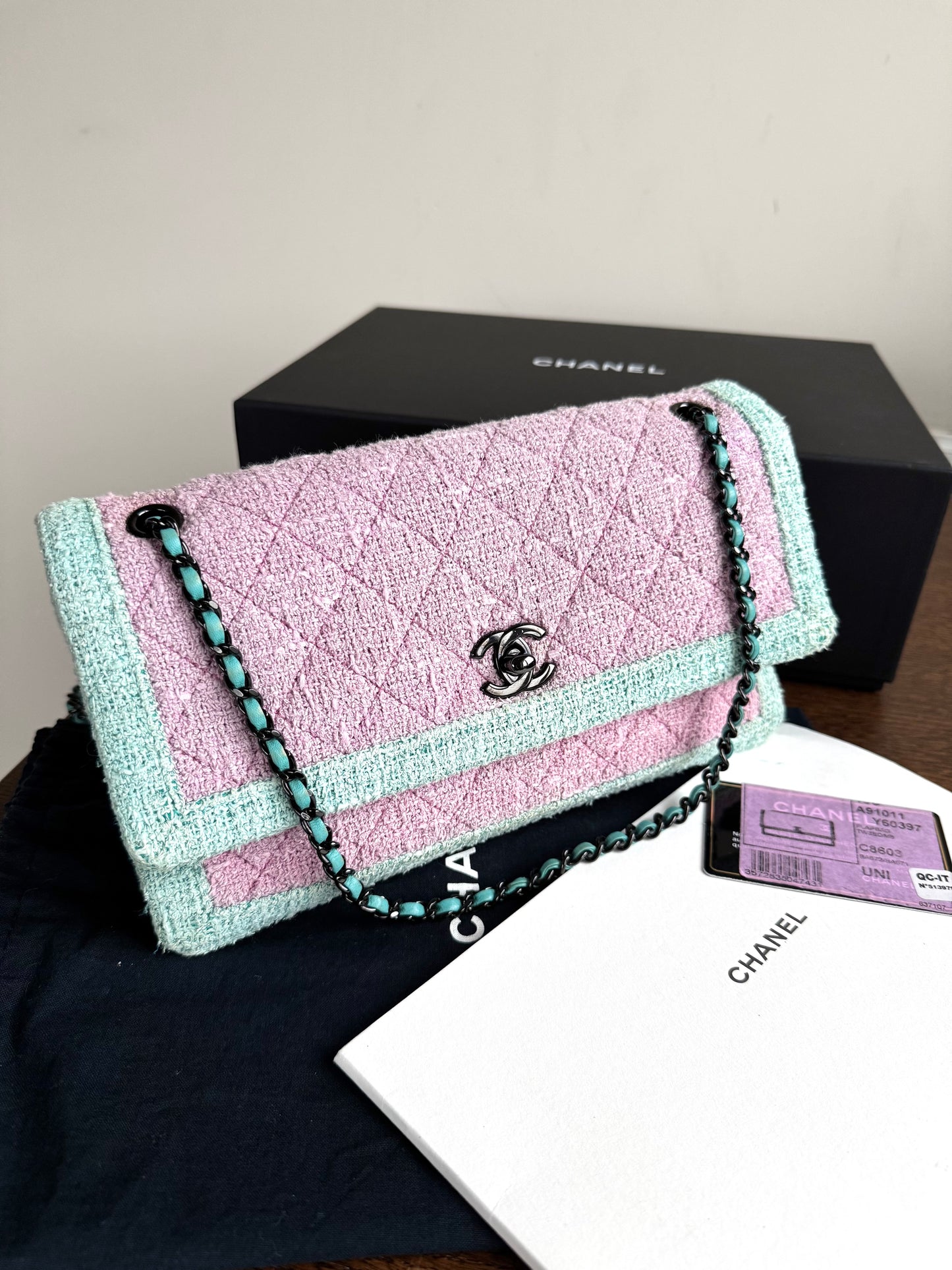 Pre-owned Chanel Pink Turquoise Tweed Flap Bag