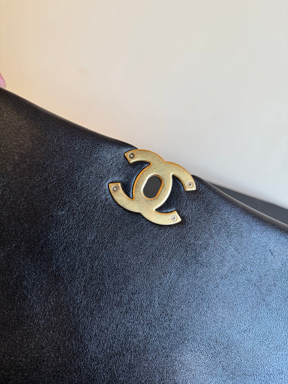 Pre-owned Chanel 19 Maxi Black Lambskin Flap Bag