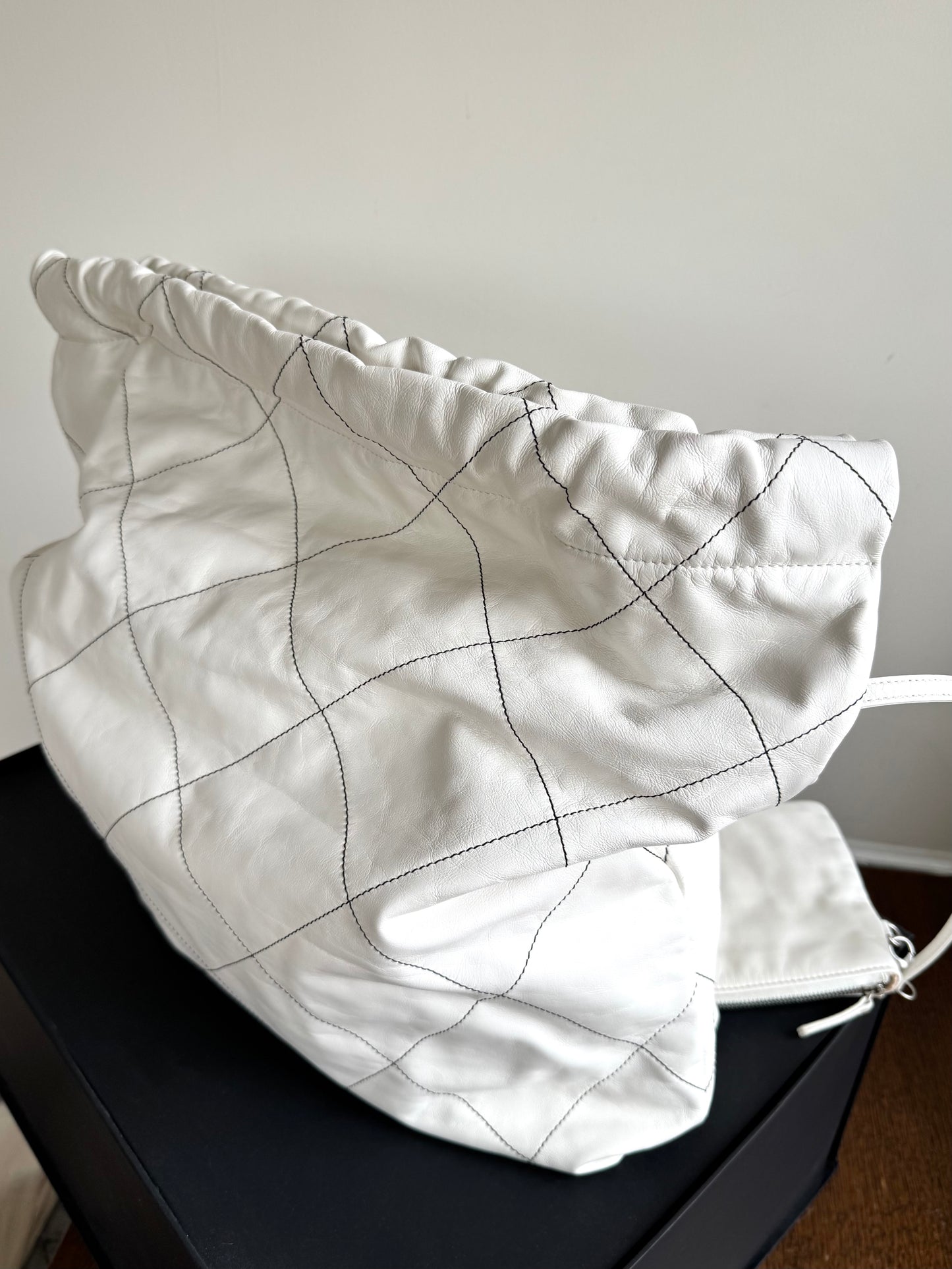 Pre-owned Chanel 22 Large White Leather Tote Bag
