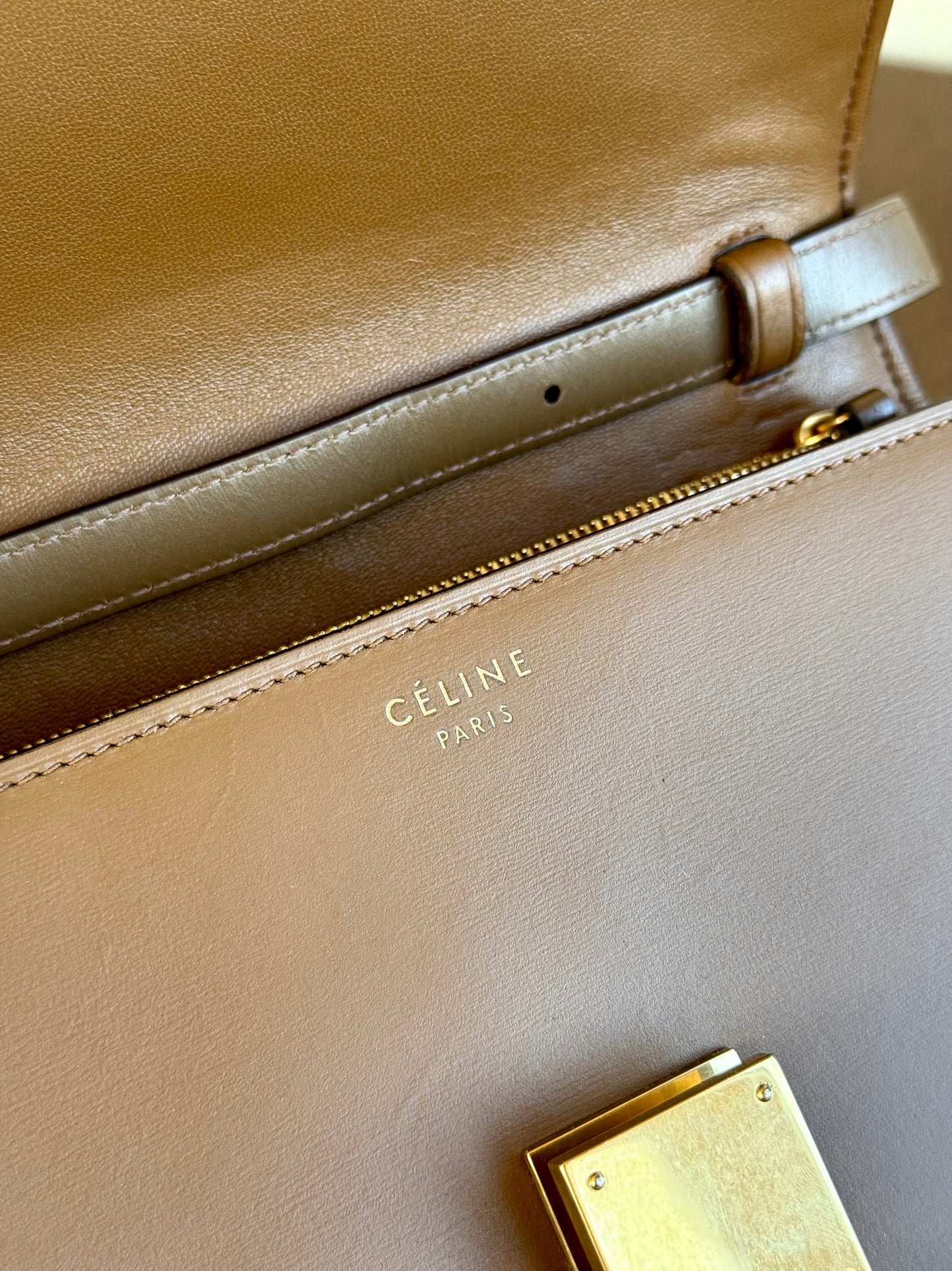 Pre-owned Celine Classic Box Medium Brown Calfskin Bag