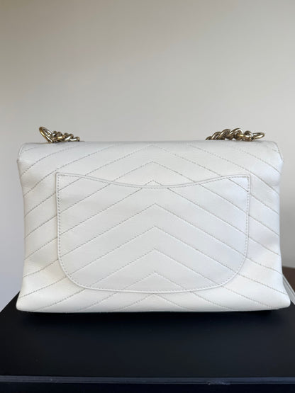 Pre-owned Chanel Coco Chevron Medium White Calfskin Envelope Bag