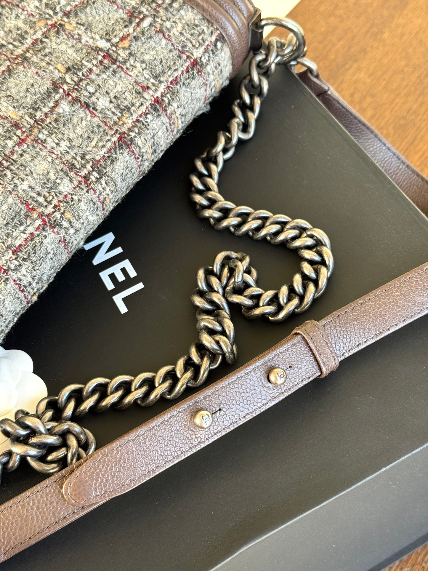 Pre-owned Chanel Boy Maxi Brown Tweed Leather Flap Bag