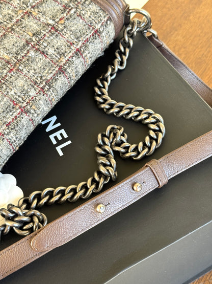 Pre-owned Chanel Boy Maxi Brown Tweed Leather Flap Bag