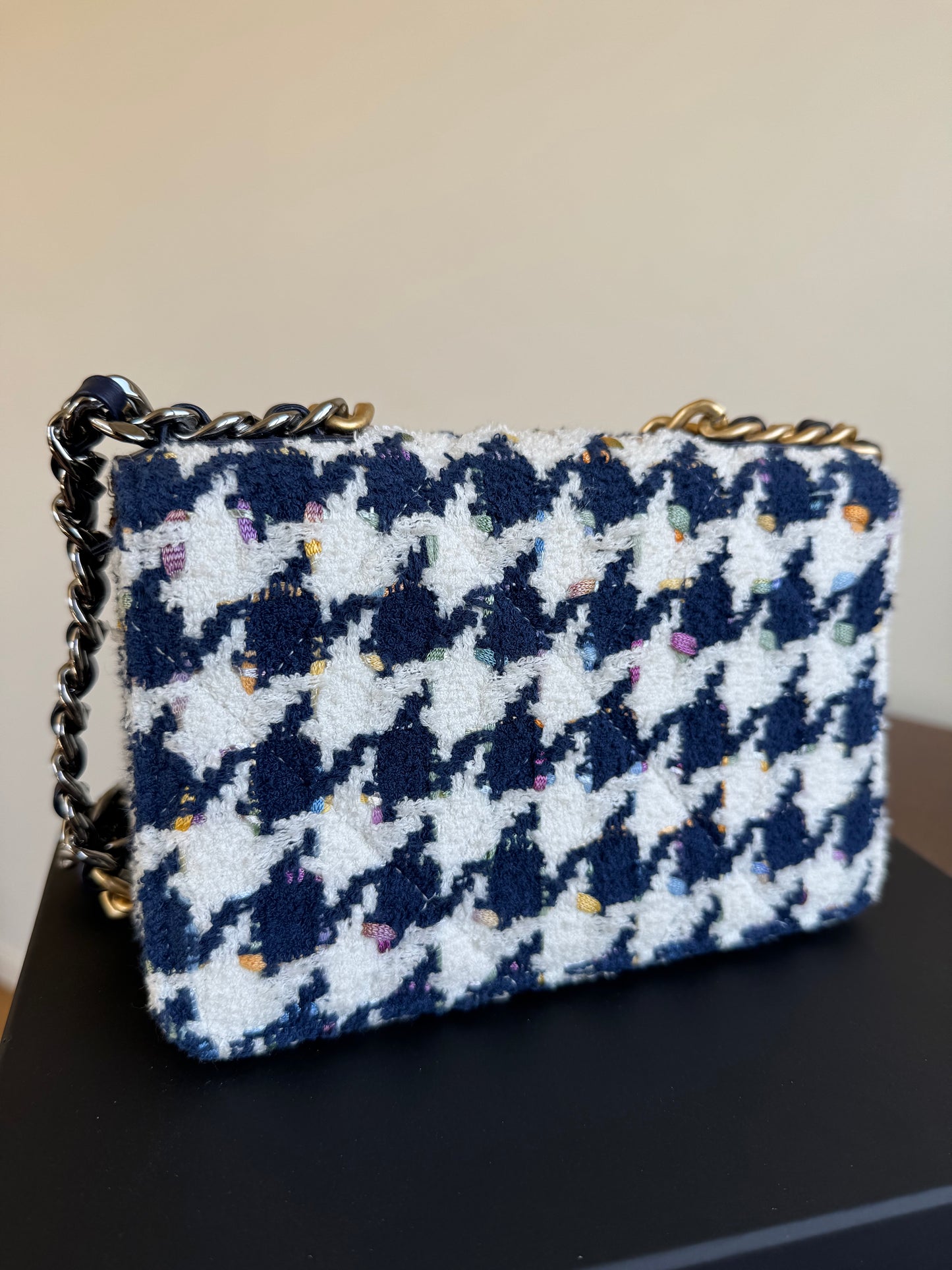 Pre-owned Chanel 19 Tweed Navy White Wallet On Chain