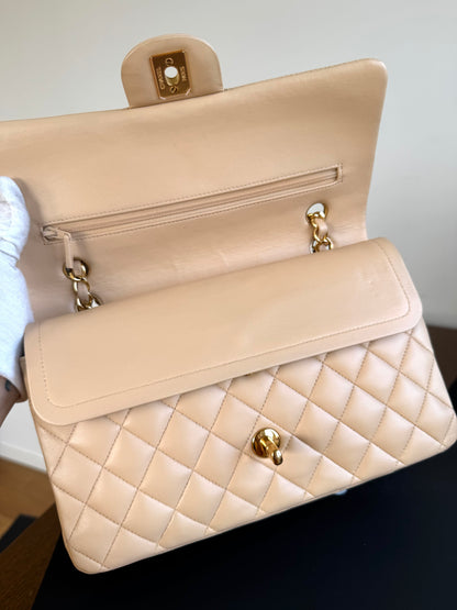 Pre-owned Chanel Timeless Classic Medium Beige Lambskin Flap Bag