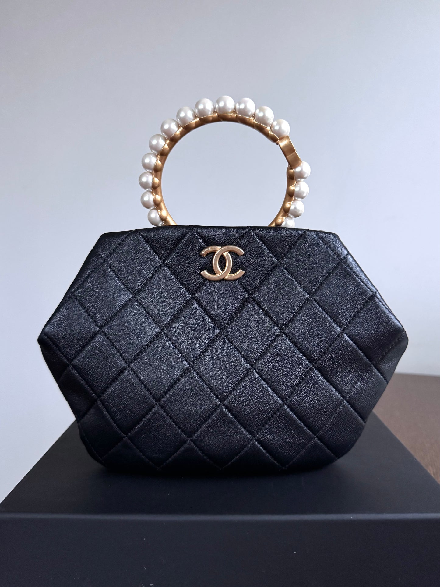 Pre-owned Chanel Black Lambskin Pearl Crown Handle Bag