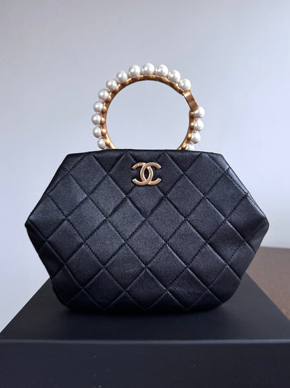 Pre-owned Chanel Black Lambskin Pearl Crown Handle Bag