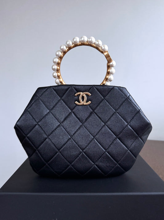 Pre-owned Chanel Black Lambskin Pearl Crown Handle Bag
