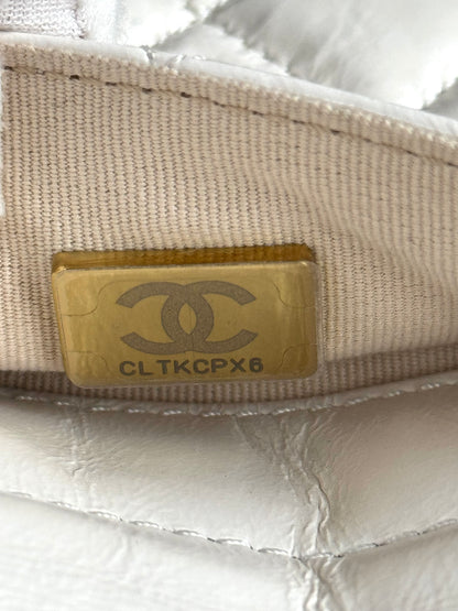 Pre-owned Chanel 2023 CC Small Wavy White Shiny Calfskin Hobo Bag