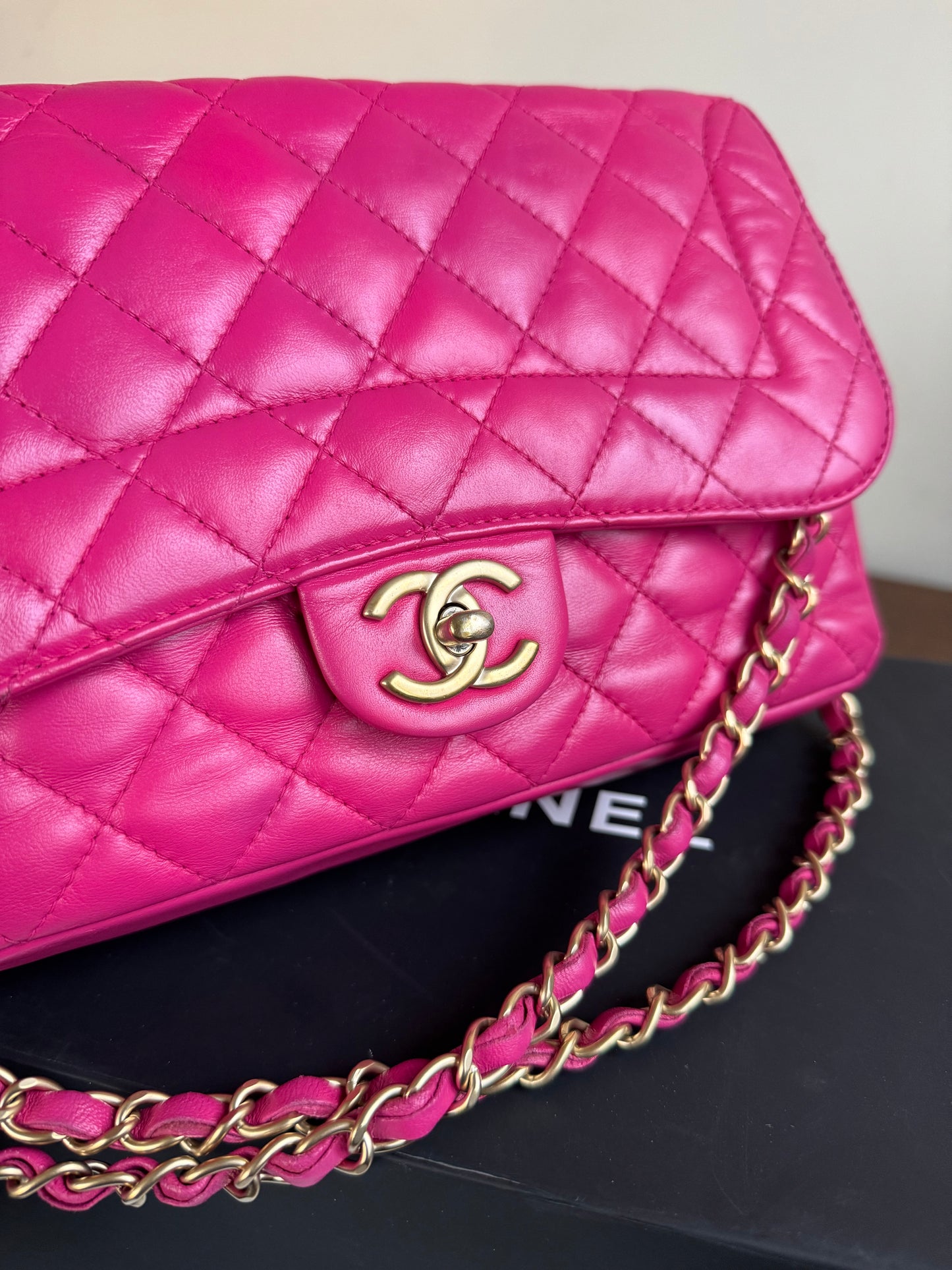 Pre-owned Chanel Paris-Seoul Mademoiselle Chic Medium Pink Leather Bag