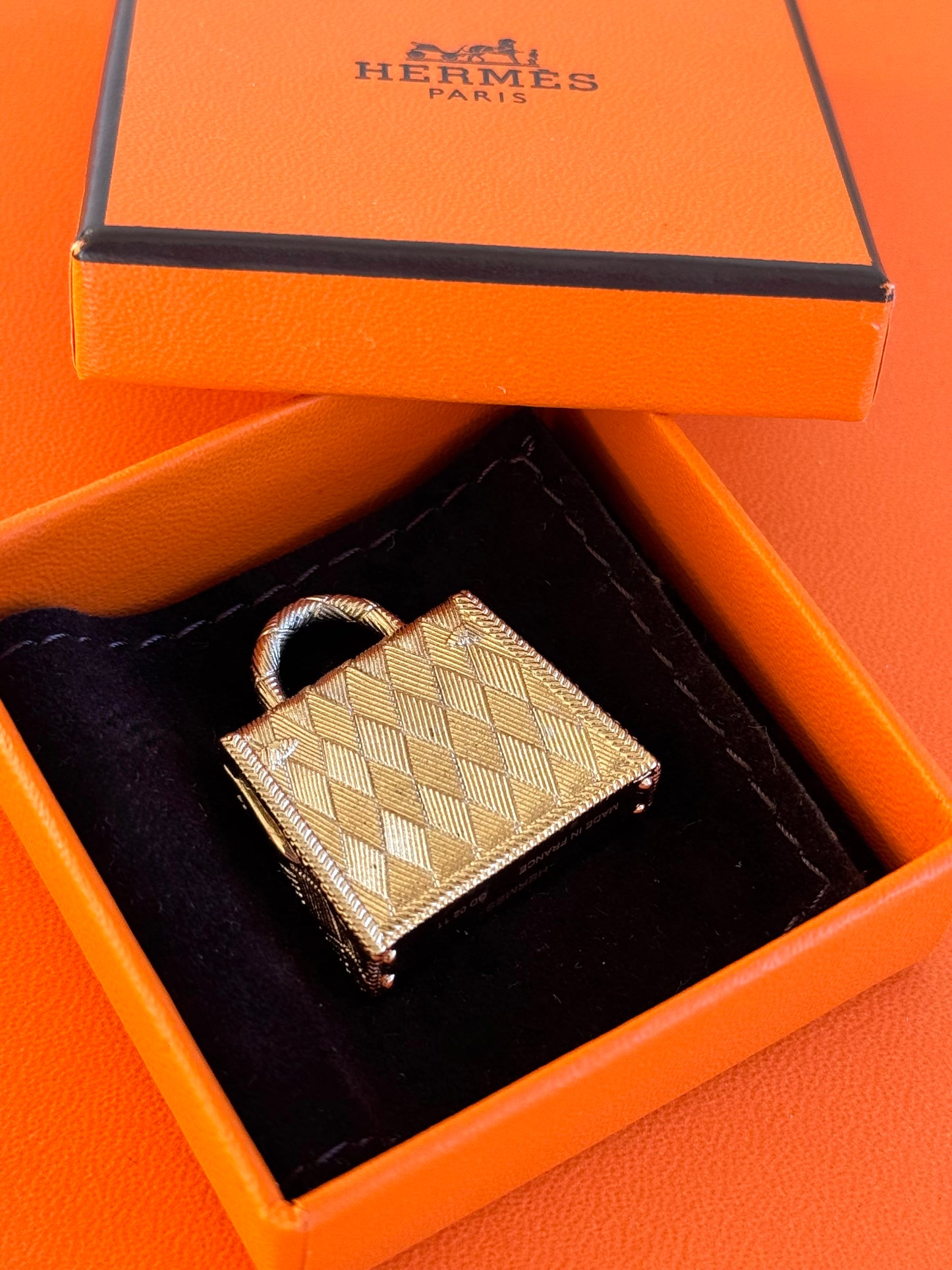 Pre-owned Hermès Curiosity Kelly Gold Pendant Necklace Charm