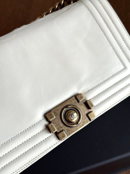 Pre-owned Chanel Boy Medium Original Clasp White Leather Flap Bag