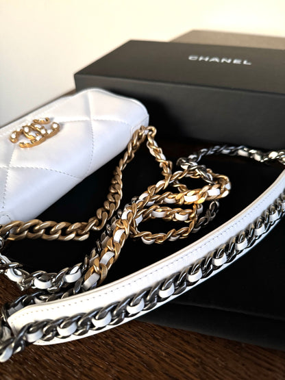 Pre-owned Chanel 19 WOC White Leather Flap Bag