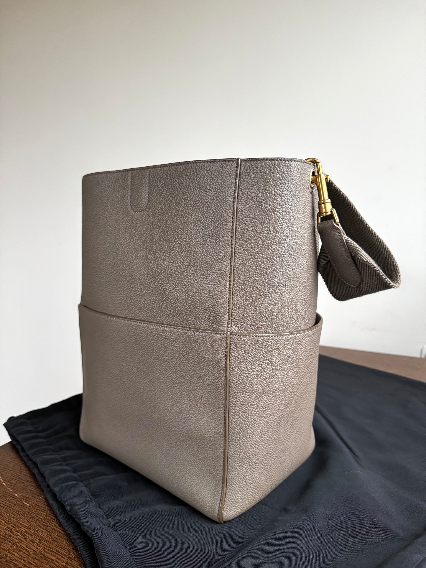 Pre-owned Céline Seau Sangle Taupe Leather Tote Bag