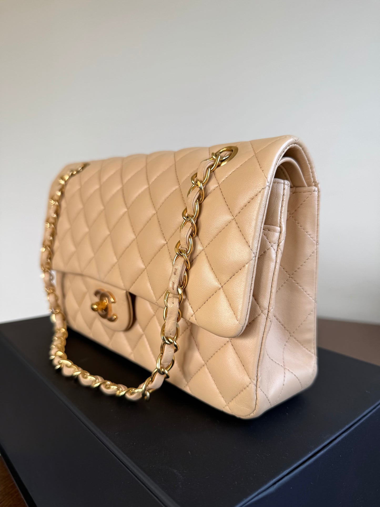 Pre-owned Chanel Timeless Classic Medium Beige Lambskin Flap Bag