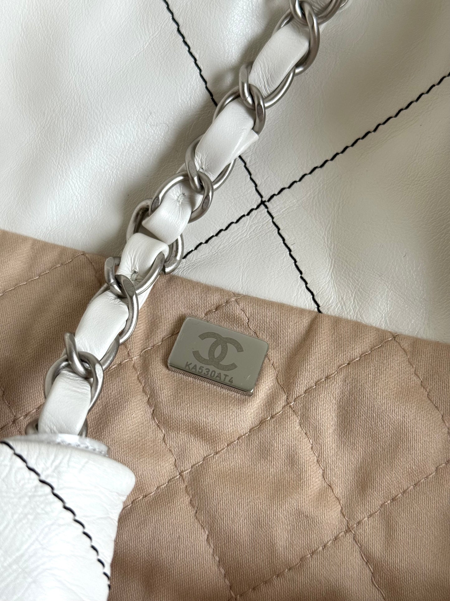 Pre-owned Chanel 22 Large White Leather Tote Bag