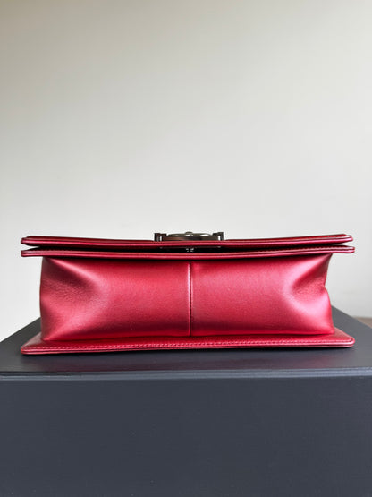 Pre-owned Chanel Boy Medium Metallic Red Patent Leather Bag