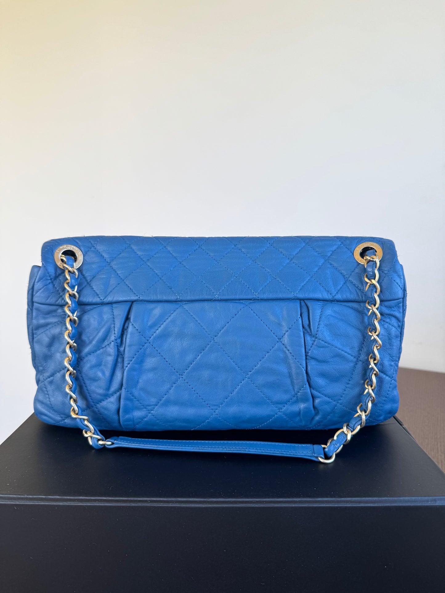 Pre-owned Chanel CC Large Blue Iridescent Calfskin Flap Bag