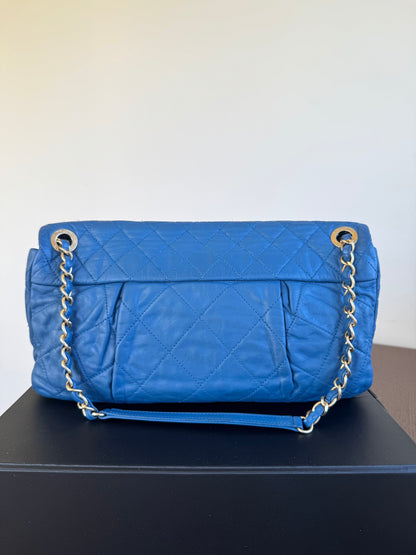 Pre-owned Chanel CC Large Blue Iridescent Calfskin Flap Bag
