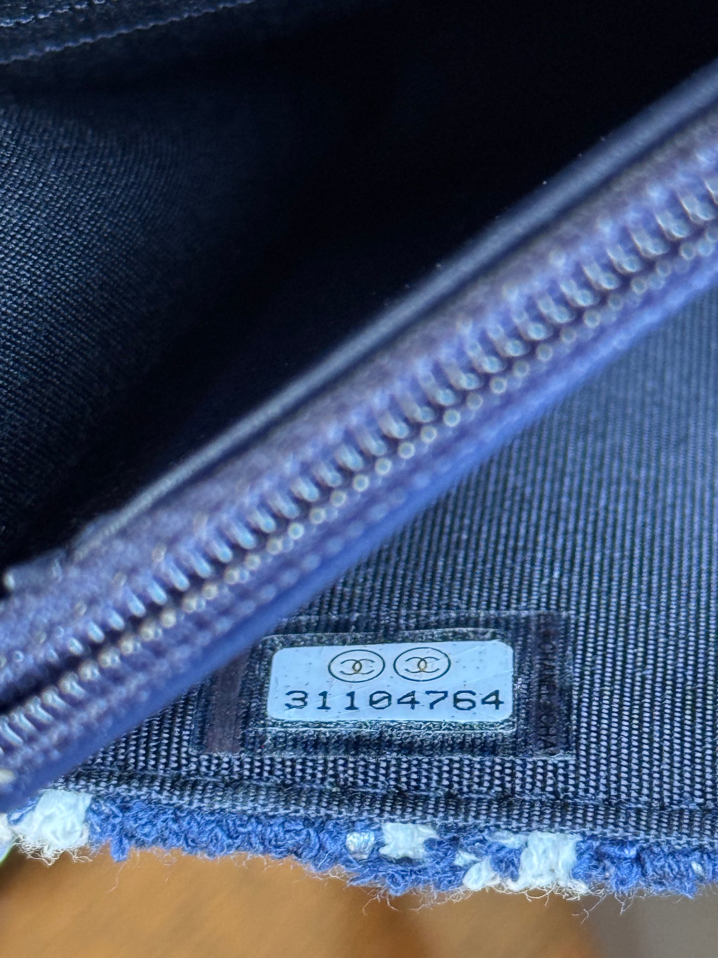 Pre-owned Chanel 19 Tweed Navy White Wallet On Chain