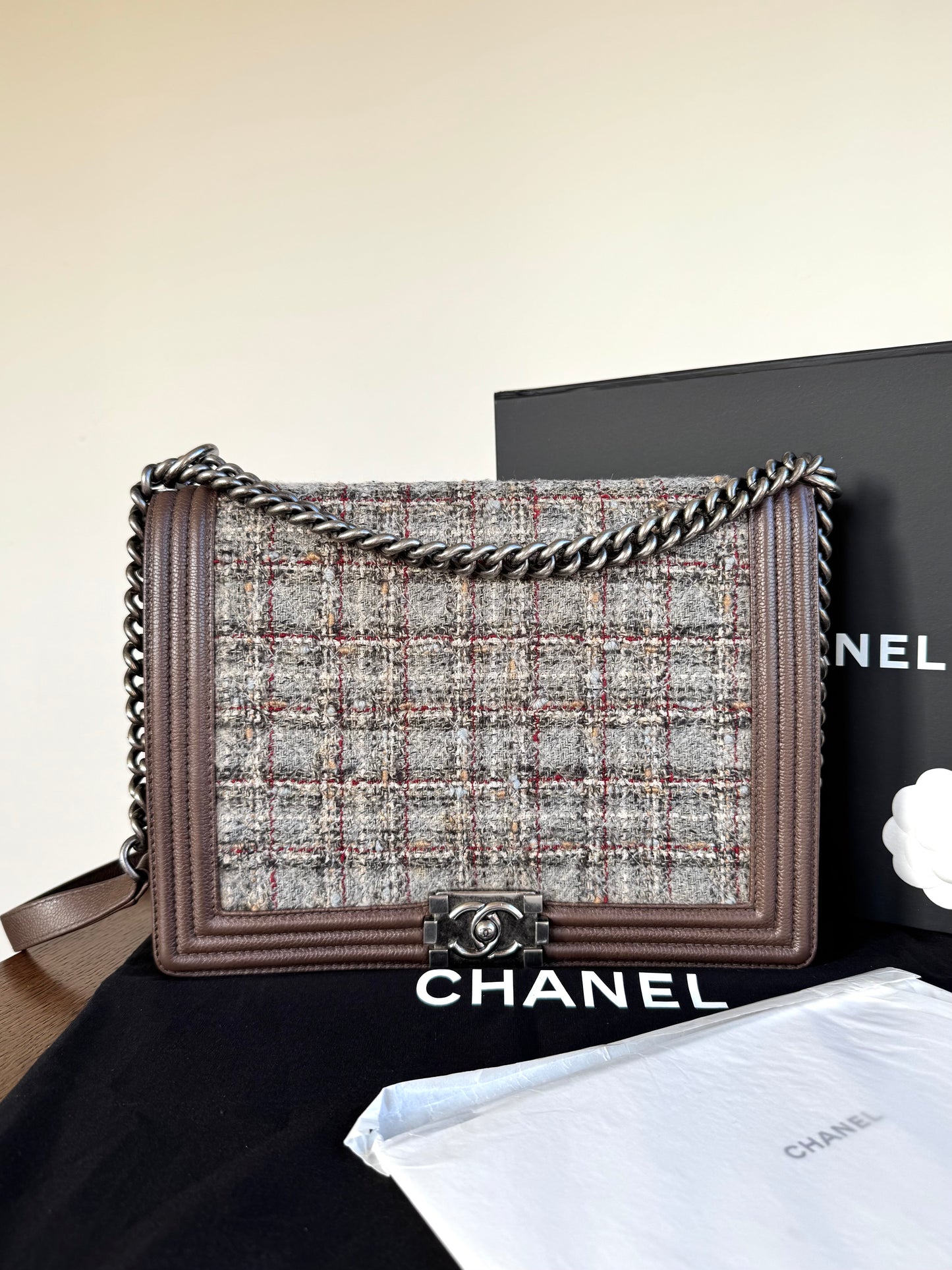 Pre-owned Chanel Boy Maxi Brown Tweed Leather Flap Bag