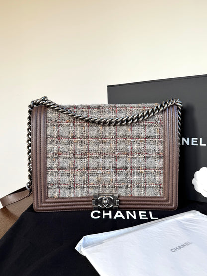 Pre-owned Chanel Boy Maxi Brown Tweed Leather Flap Bag