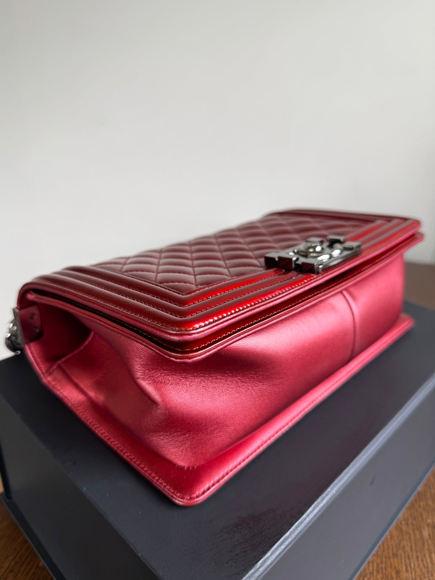 Pre-owned Chanel Boy Medium Metallic Red Patent Leather Bag