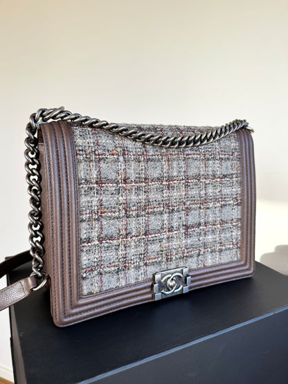 Pre-owned Chanel Boy Maxi Brown Tweed Leather Flap Bag