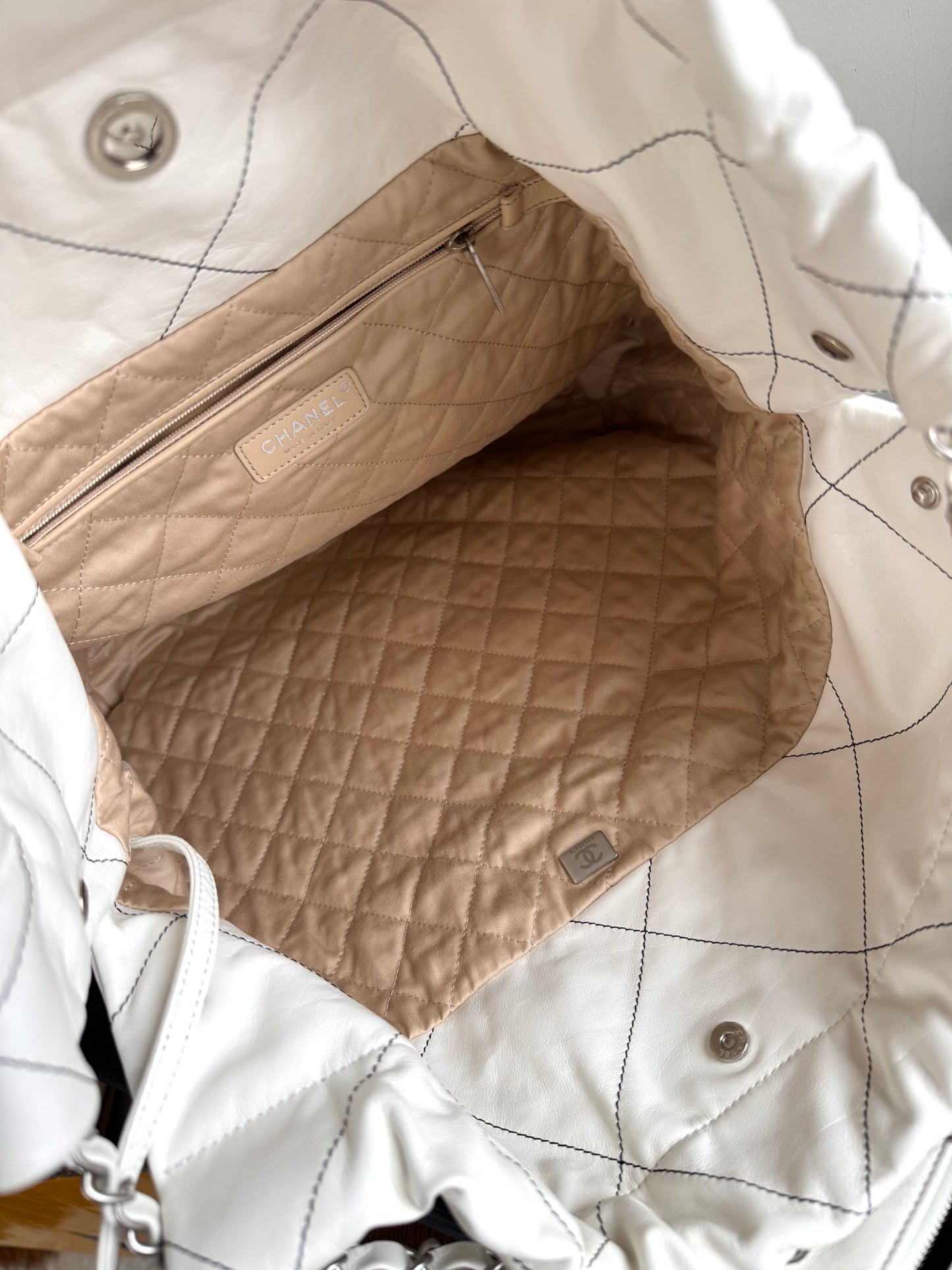 Pre-owned Chanel 22 Large White Leather Tote Bag